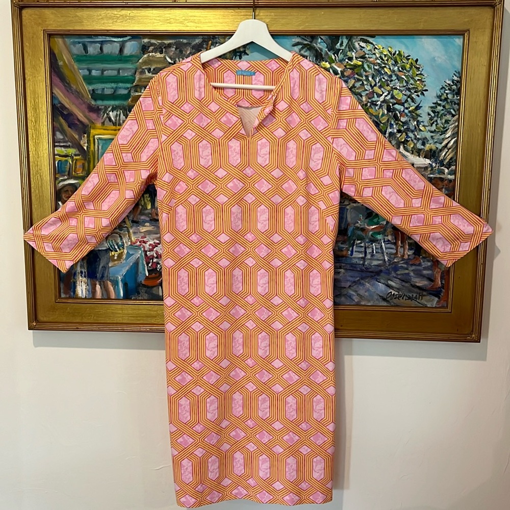J McLaughlin easy dress in EUC. Beautiful chain link print. Pinks and yellows.